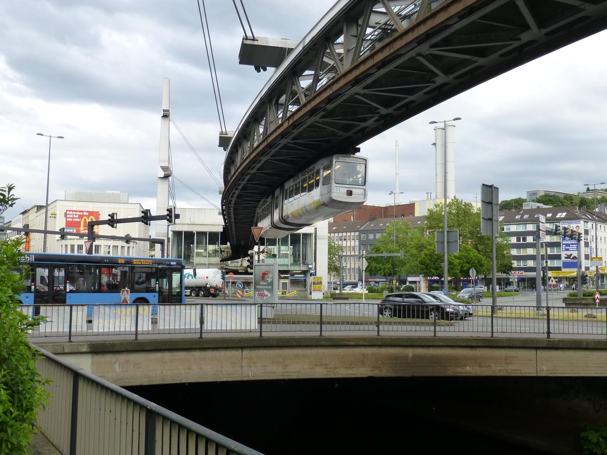 Schwebebahnbrücke Alter Markt 