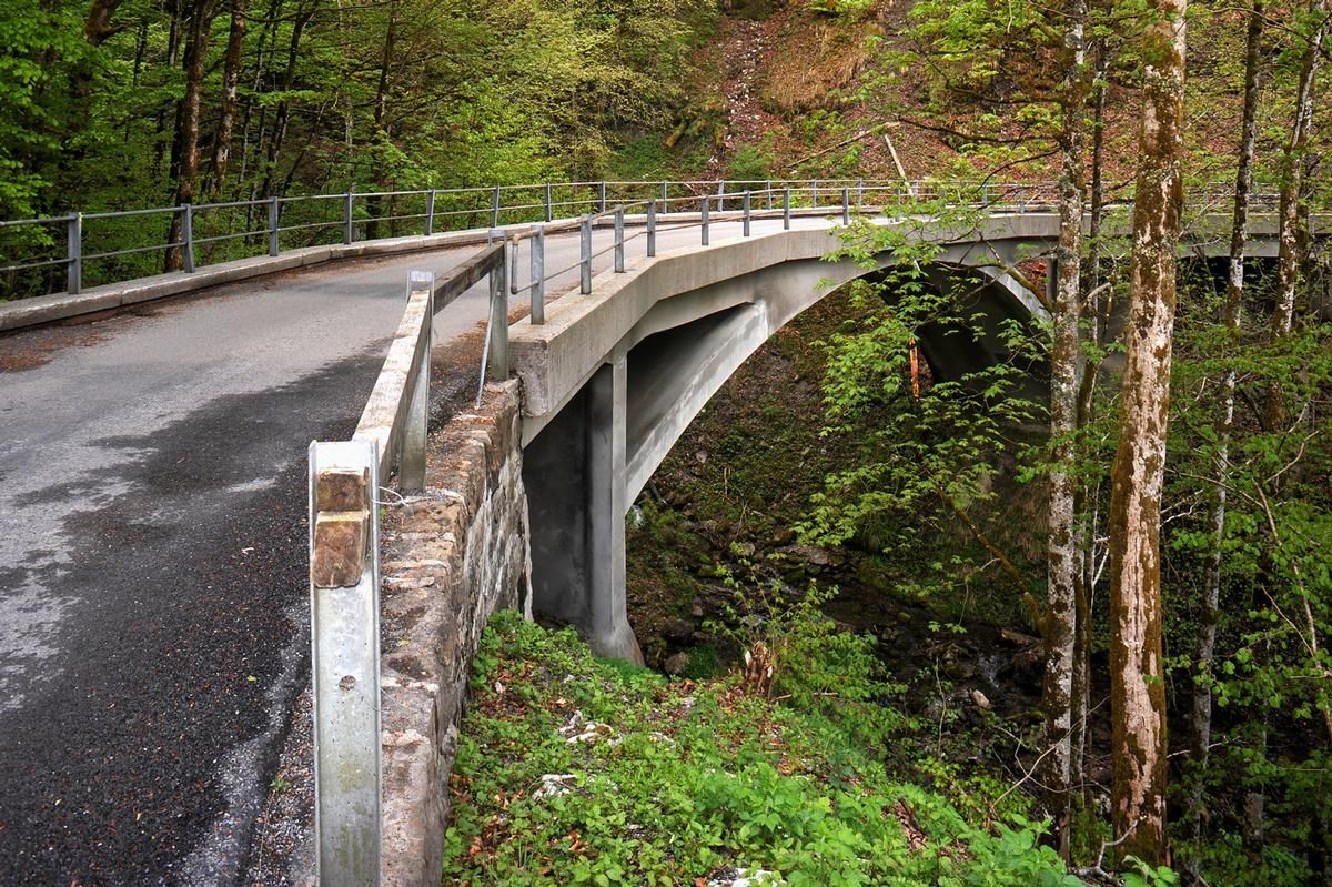 Ziggenbach Bridge Bridge over the Ziggenbach at the Wägitalersee by Robert Maillart, built 1924; Schwyz, Switzerland.