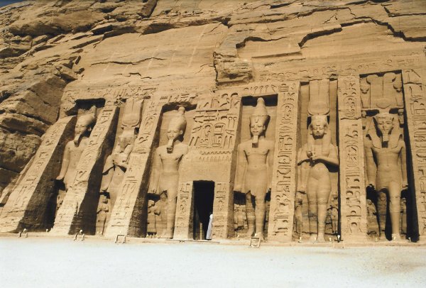 Entrée du petit temple de Néfertari à Abou-Simbel 