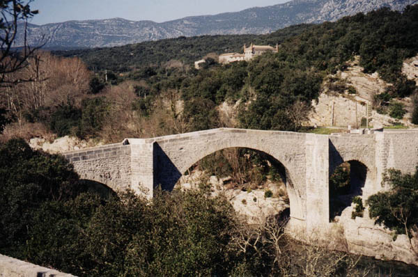 Pont de Saint-Etienne d'Issensac (Hérault - France) 