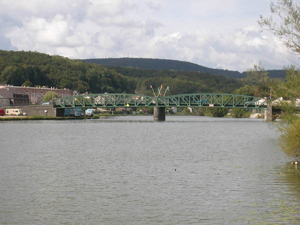 Pont Jean Rogissart, Bogny-sur-Meuse. Vue depuis l'aval 