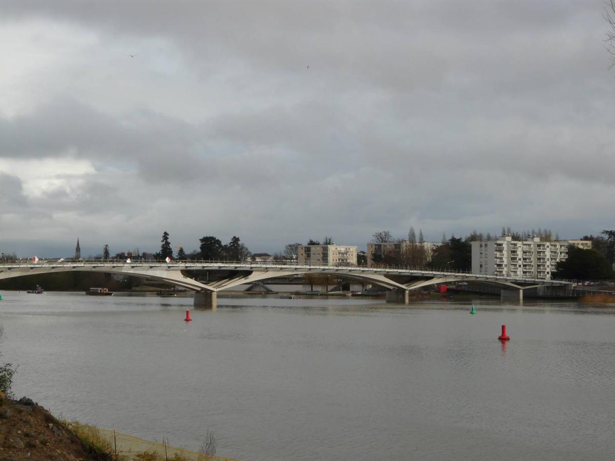 Vue d'ensemble depuis l'aval rive gauche 