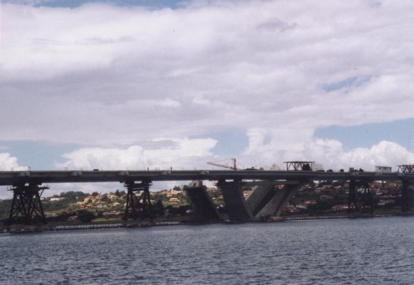 Mosteiro Bridge under construction 