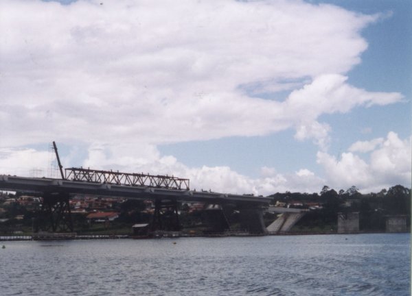 Mosteiro-Brücke im Bau 
