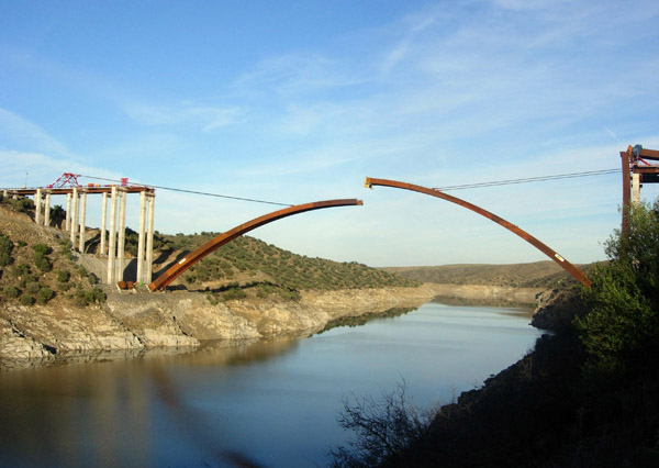Alconétar ViaductSwivel lowering semi-arches 