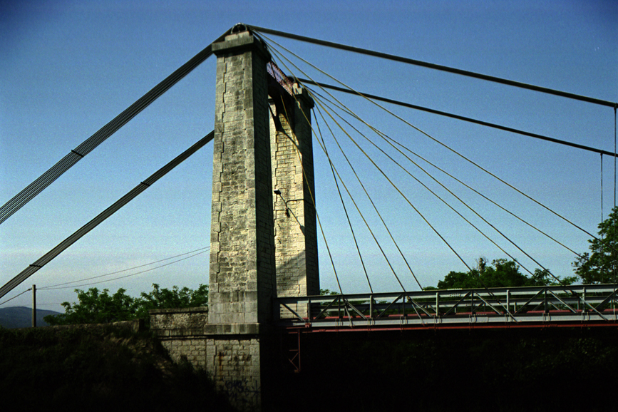 Pont suspendu sur le Petit Rhône, Livron-sur-Drôme 