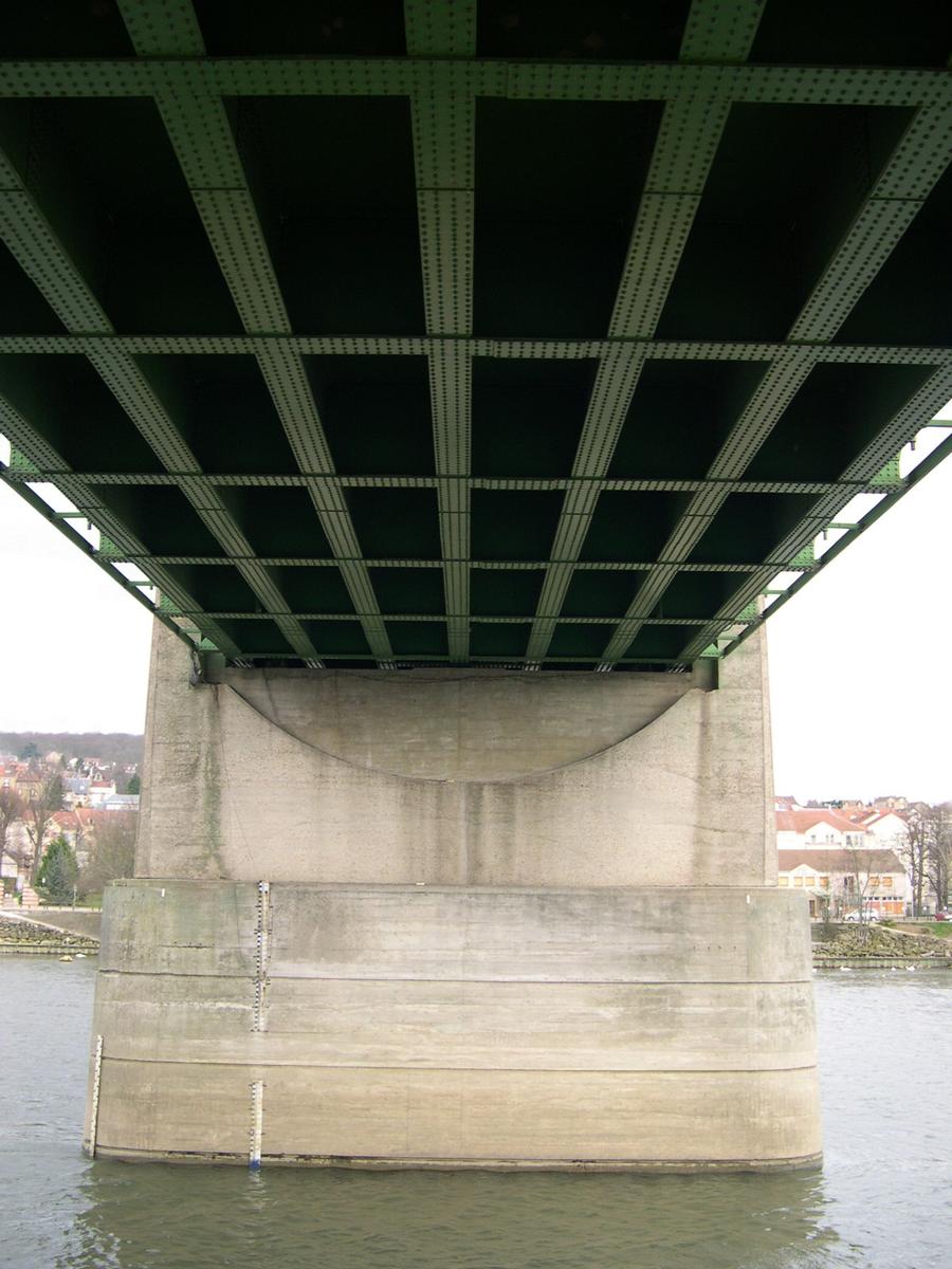 Pont de la Rue E. Senet - Triel-sur-Seine, Yvelines (78), Ile de France, France 
