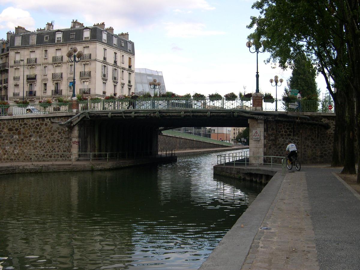 Pont de l'Avenue du Général Leclerc (D115) sur le Canal de l'Ourcq - Pantin, Seine-Saint-Denis (93), Ile de France, France 