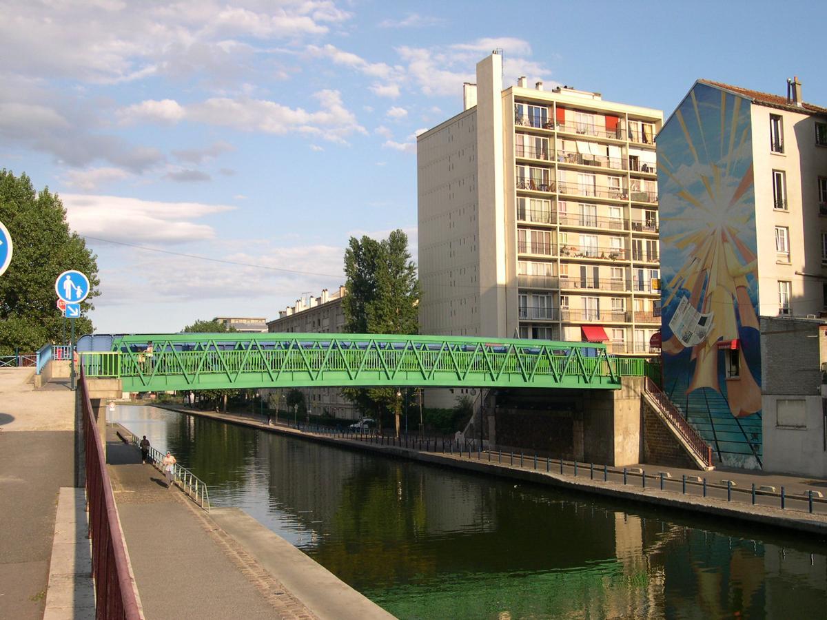 Pont et Passerelle de la Rue Delizy sur le Canal de l'Ourcq - Pantin, Seine-Saint-Denis (93), Ile de France, France 