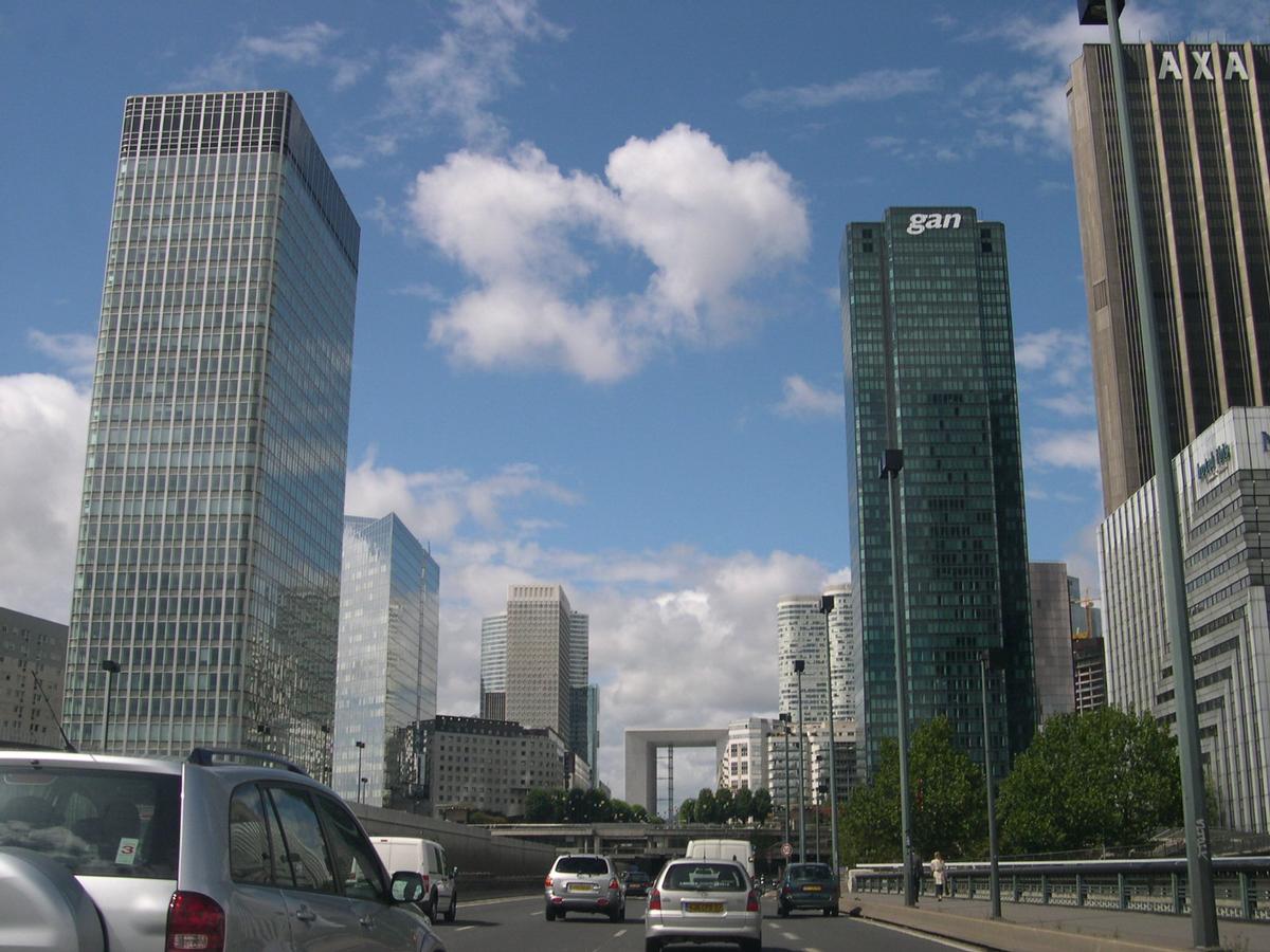 Paris-La Défense von der Neuilly-Brücker her gesehen 