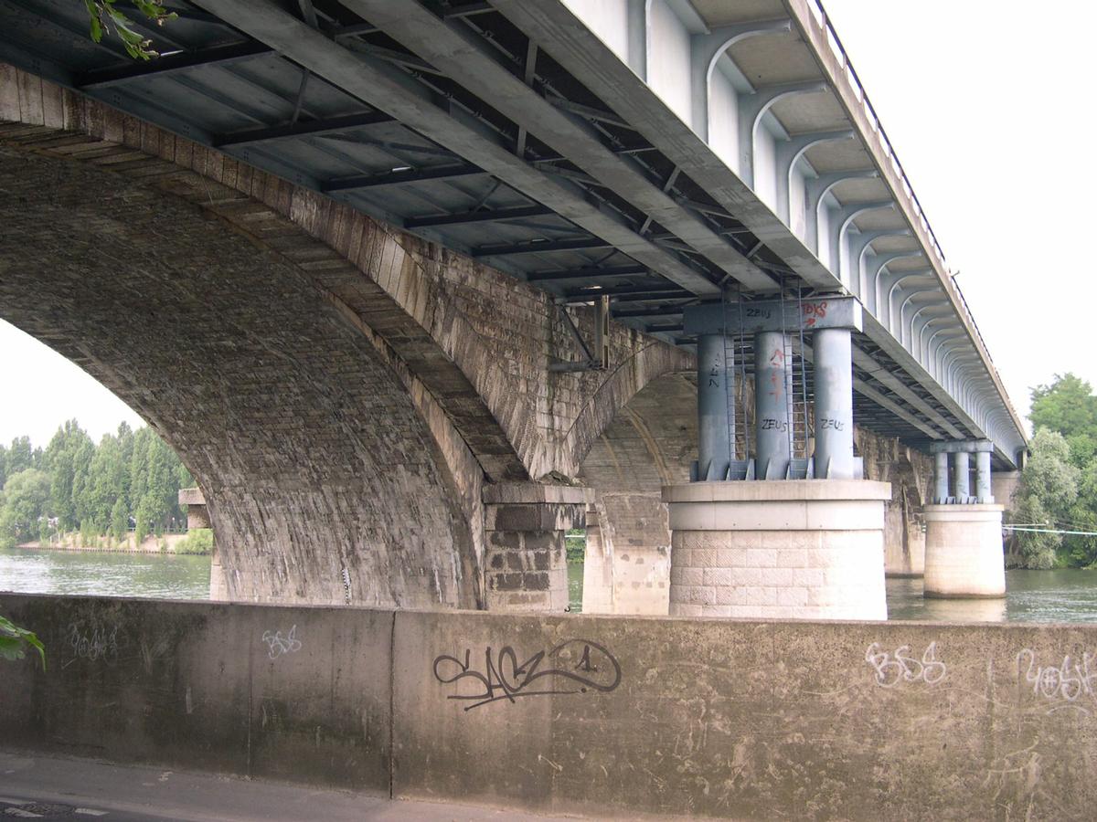 Pont Ferroviaire de l'Ile de la Commune - Entre Sartrouville et Maison Lafitte, Yvelines (78) - Ile de France - France 