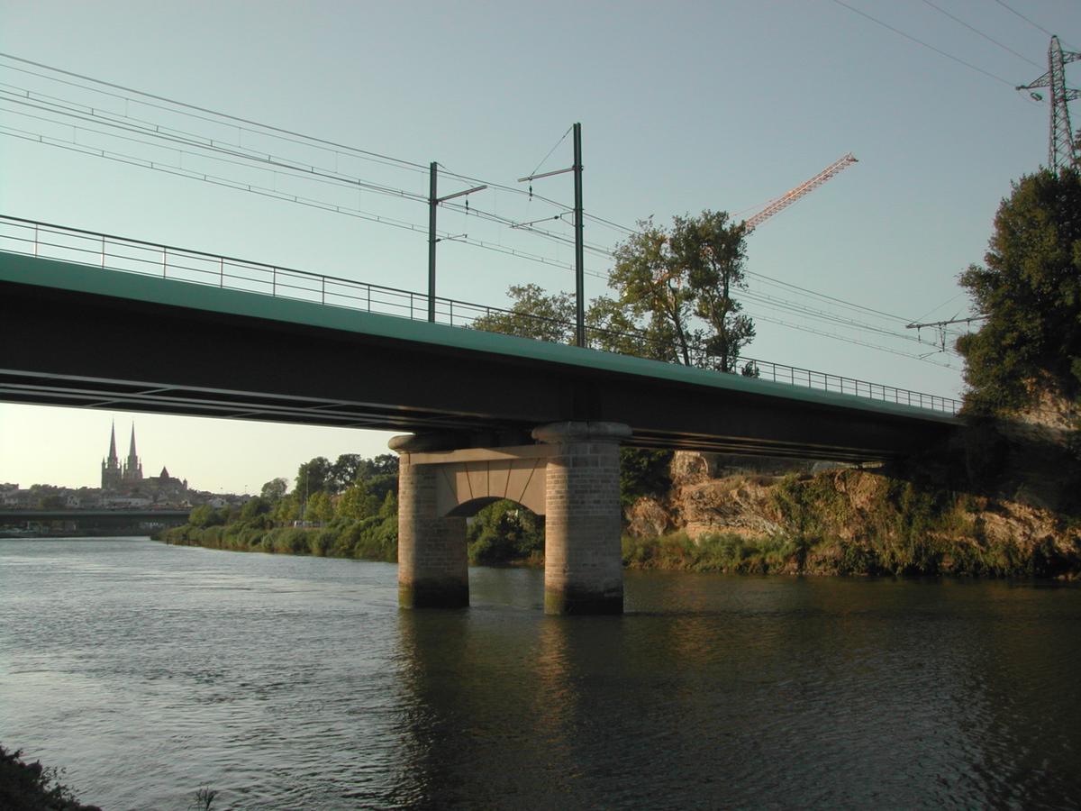 Railroad bridge across the Nive at Bayonne, France 