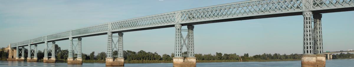 Pont Routier de Cubzac les Ponts - Cubzac-les-Ponts, Gironde (33), Aquitaine, France 