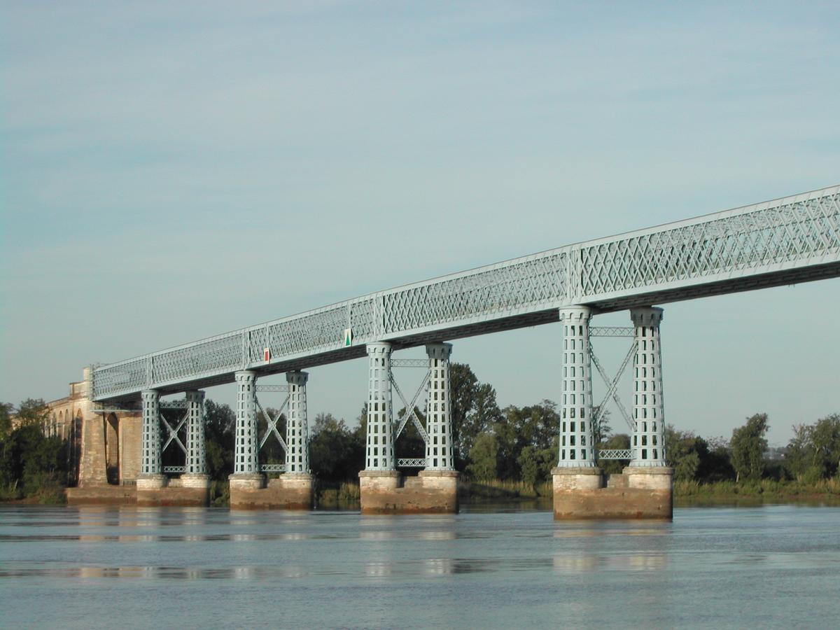 Pont Routier de Cubzac les Ponts - Cubzac-les-Ponts, Gironde (33), Aquitaine, France 