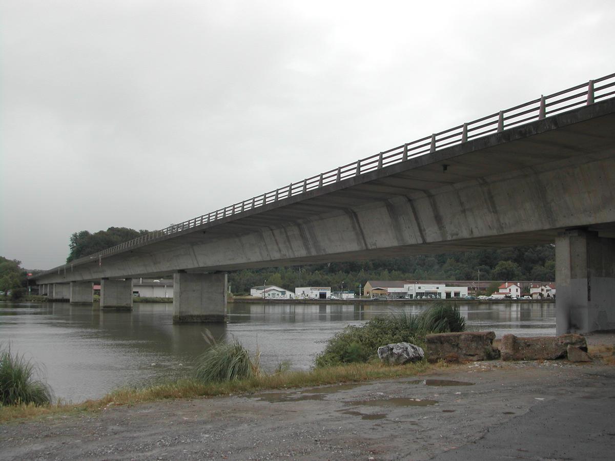 Fiche média no. 45248 Pont sur l'Adour, Entre Bayonne, Pyrénées-Atlantiques (64), Aquitaine, France et Saint-Pierre-d'Irube, Pyrénées-Atlantiques (64), Aquitaine, France