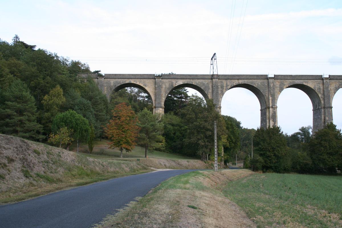 Viaduc Ferroviaire de Besnault, Noyant-de-Touraine, Indre-et-Loire (37), Centre, France, Europe 