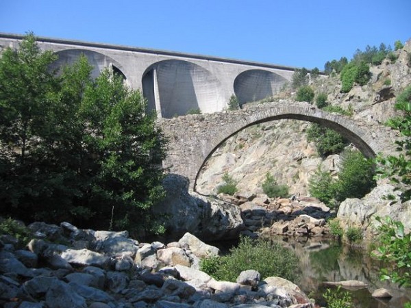 Barrage de Calacuccia derrière pont gênois 