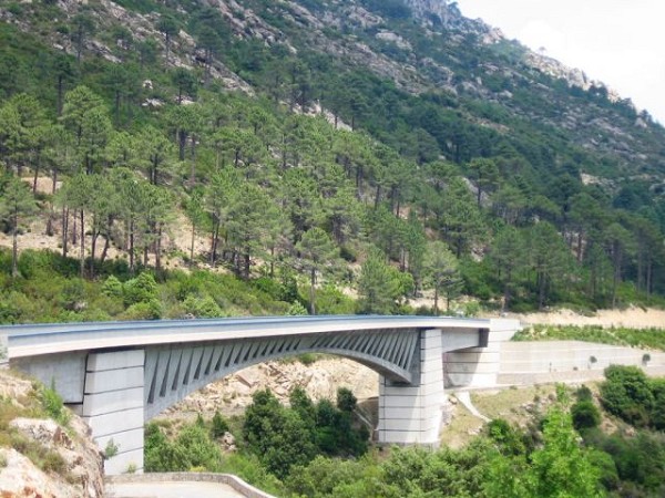 Vecchiobrücke im Zuge der RN 193 in Korsika 