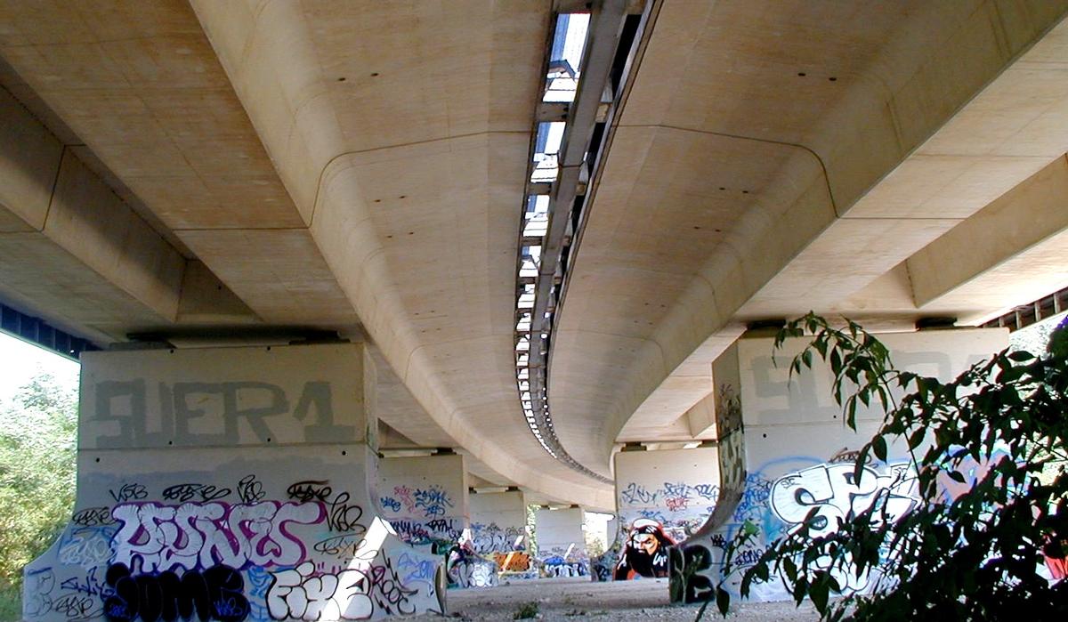 Autoroute A14Mesnil-le-Roi Viaduct 