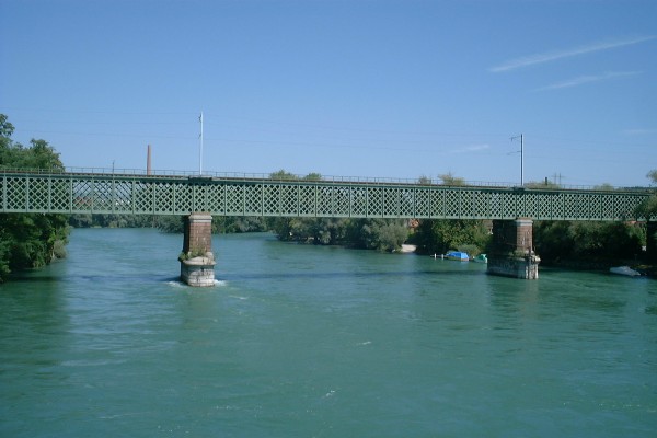 Eisenbahnbrücke über den Rhein verbindet Koblenz in der Schweiz mit Waldshut 