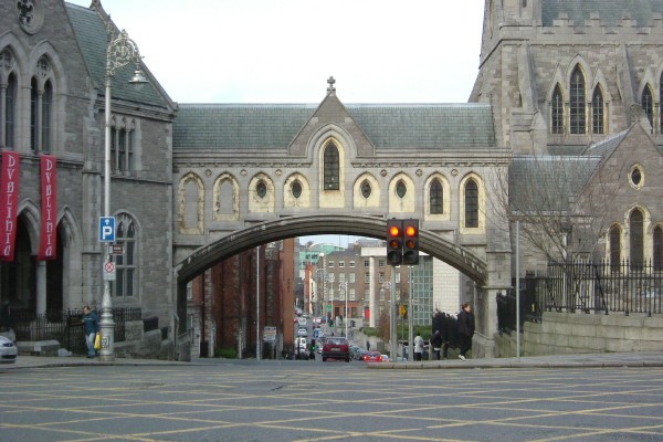 Brücke über die Winetavern Street in Dublin. Verbinte die Christ Church Kathedrale mit der Dvblinia 