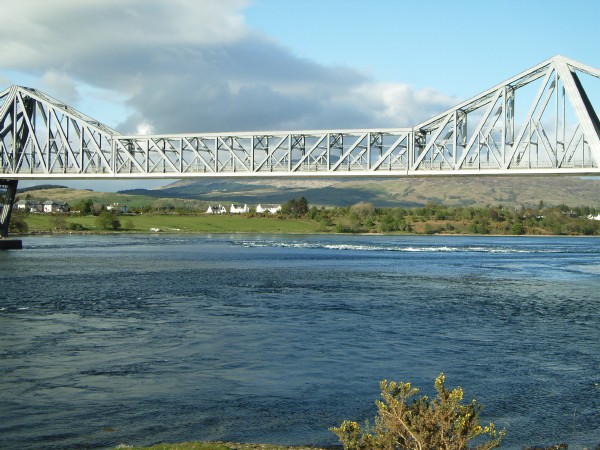 Connel Bridge traversant les Falls of Lora 