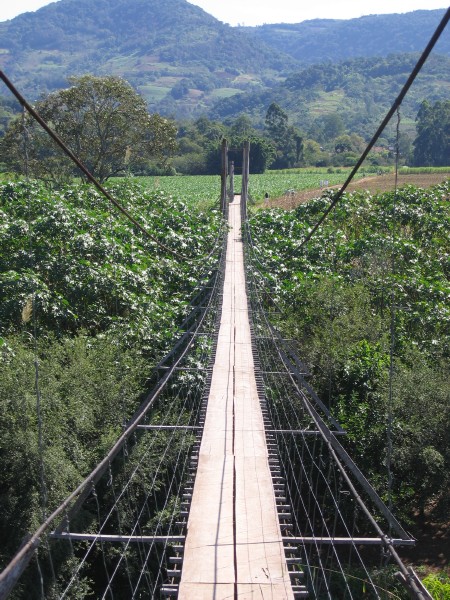 Trarbachs Hängebrücke über den Rio Pardinhoim Gebiet von Santa Cruz do Sul, Rio Grande do Sul, Brasilien Trarbachs Hängebrücke über den Rio Pardinho im Gebiet von Santa Cruz do Sul, Rio Grande do Sul, Brasilien