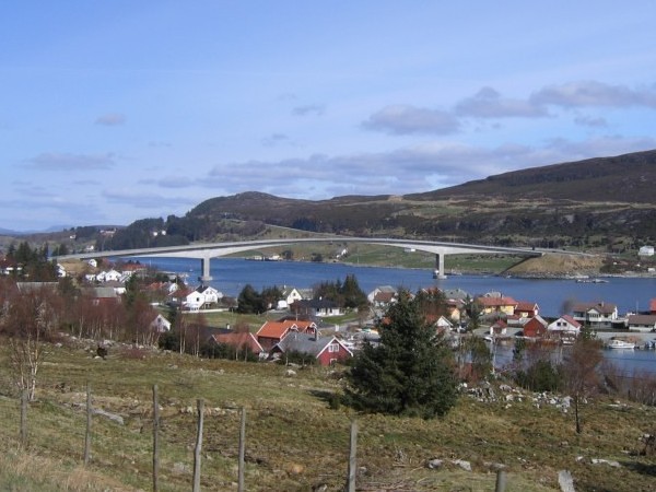 Brücke der E39 über den Boknasundet südlich von Haugesund 
