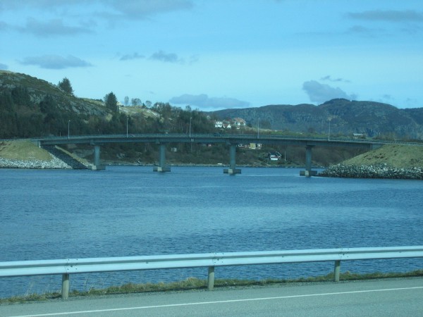 Bridge of the E39 road crossing Askjesundet 