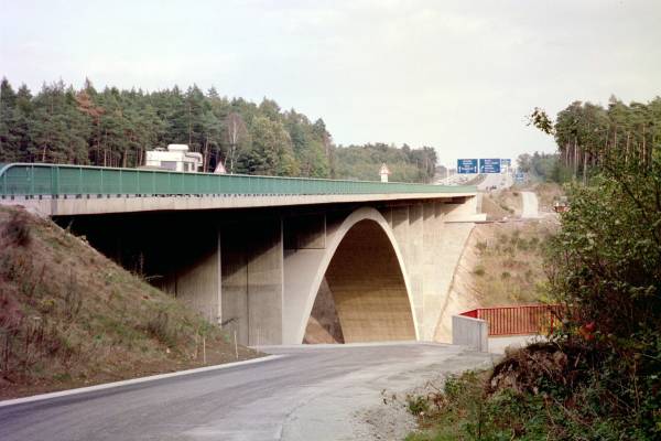 Autobahn A4 – Teufelstalbrücke, mit Aussichtspunkt ins Teufelstal 