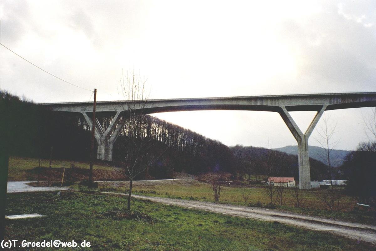 Autobahn A71.
Talbrücke Zahme Gera 