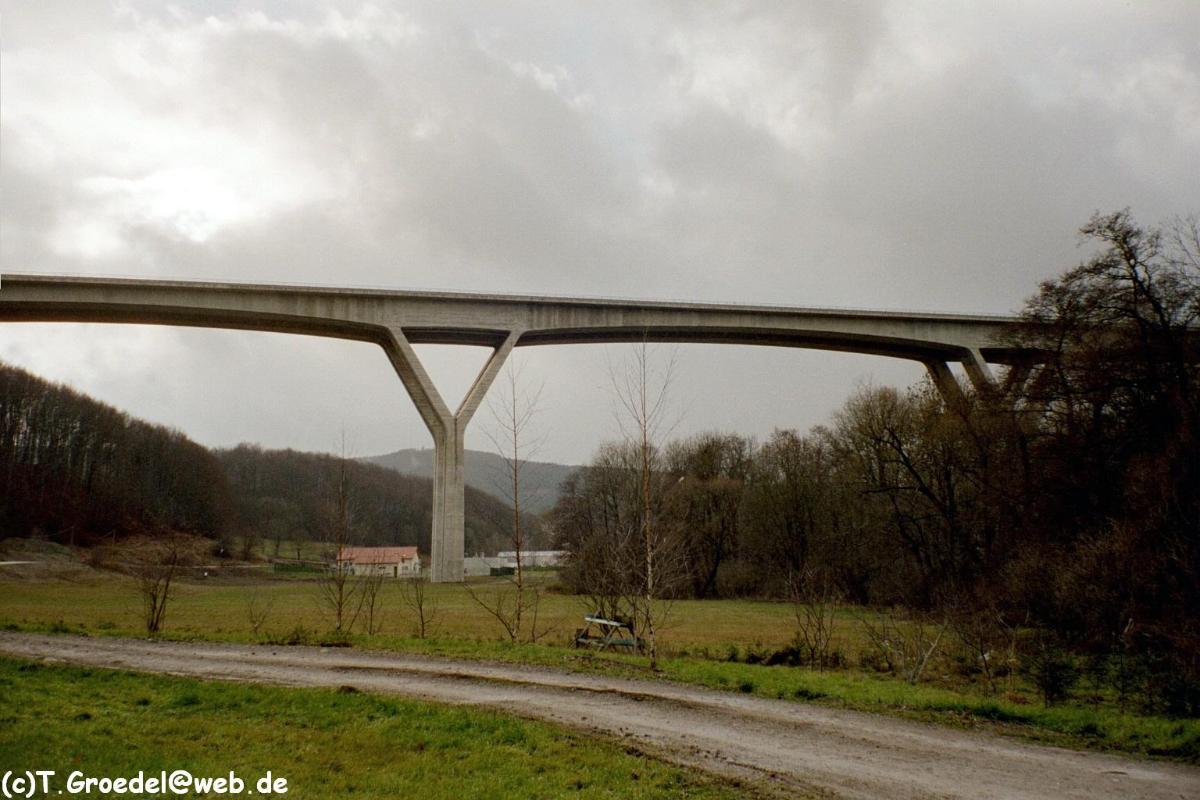 Autobahn A71.
Talbrücke Zahme Gera 