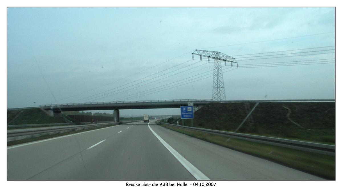 Brücke über die Autobahn A38 