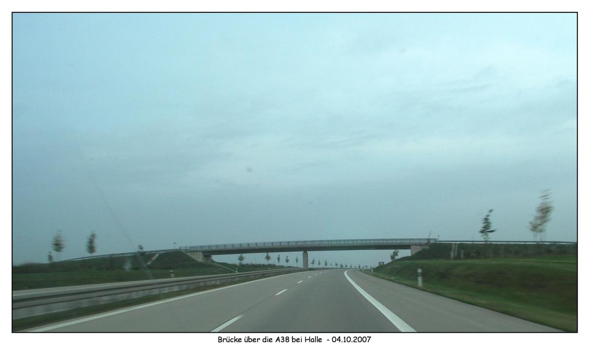 Brücke über die Autobahn A38 