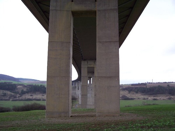 Talbrücke Schwarza der A71 