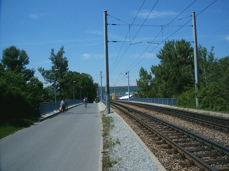 Brücke Alte Lobedaer Strasse, Jena – links Radweg und Fußweg, rechts Straßenbahn 