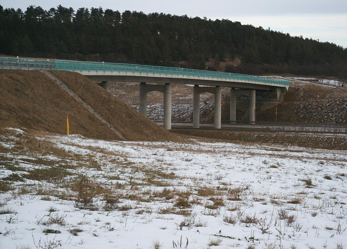 Pont de la K2 traverssant l'autoroute A71 au sud du tunnel de Behringen 