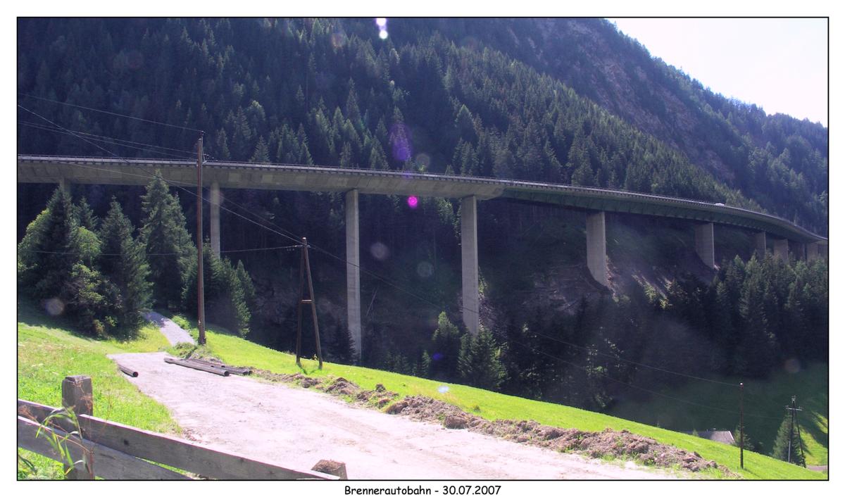 Luegbrücke der Brennerautobahn kurz vor der Paßhöhe 