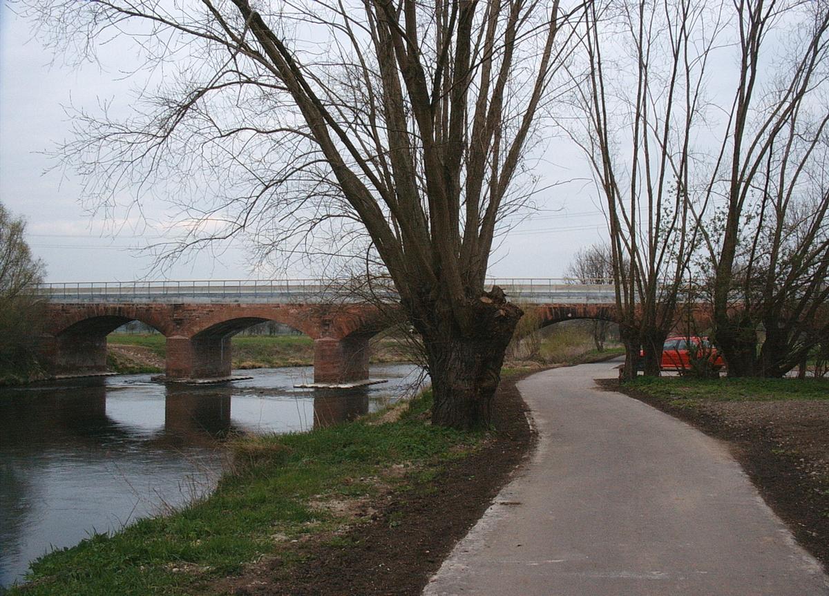 Pont de Naumburg-Rossbach sur la Saale 