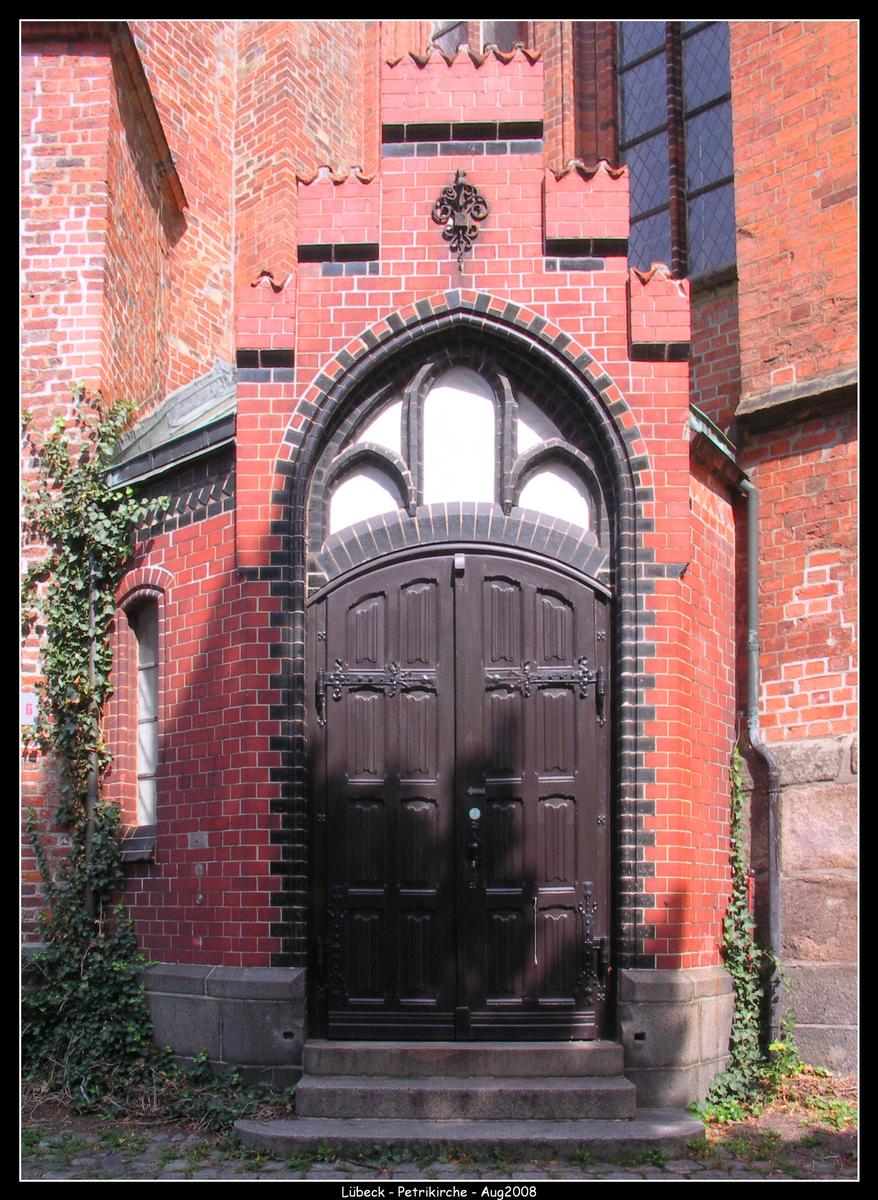 Tür an der Petrikirche 