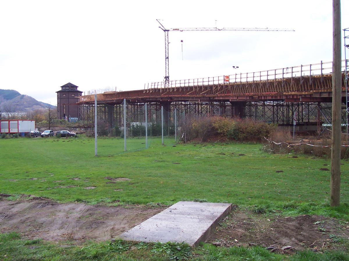 Brücke 825, Jena – Hinten links ist der Wasserturm von Göschwitz 