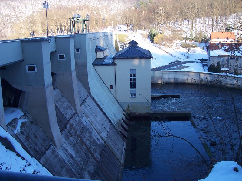 Staumauer des Laufwasserkraftwerkes Burgkhammer 