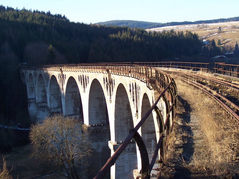 Viaduc ferroviaire à Lichte 
