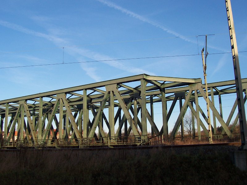 Pont-rail de la Saaletalbahn sur la Saale à Grossheringen 