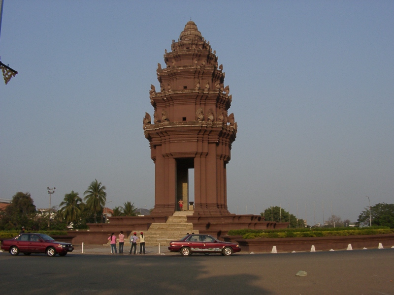 Kambodscha; Phnom Phen; The Independence Monument; Eingeweiht 1958 zur Unabhängigkeit. Heute auch als Denkmal fuer die Kriegsopfer Kambodscha; Phnom Phen; The Independence Monument; Eingeweiht 1958 zur Unabhängigkeit. Heute auch als Denkmal fuer die Kriegsopfer