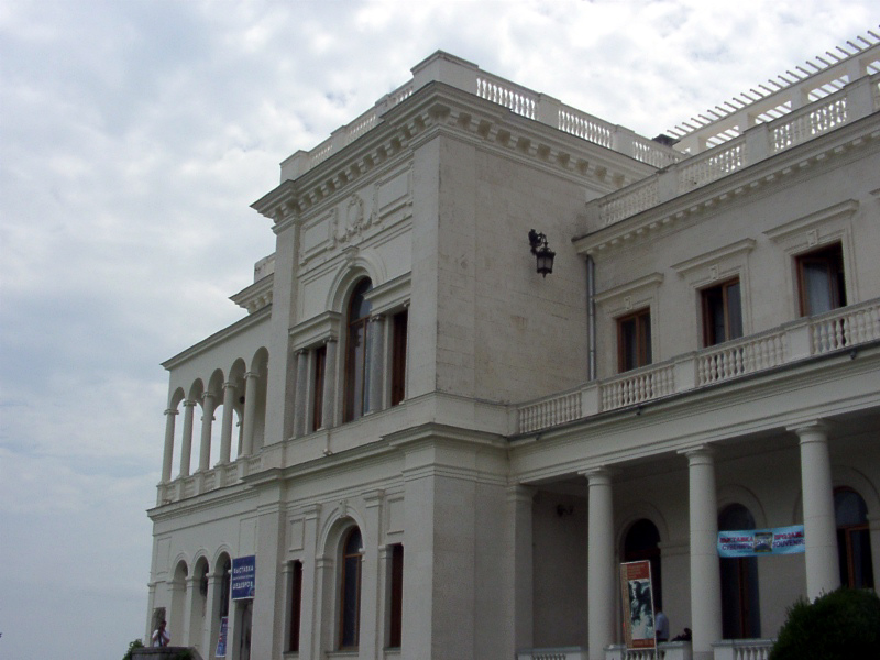 Mediendatei Nr. 26243 Ukraine, Schwarzes Meer, Krim, Jalta, Liwadija Palast von Zar Alexander II durch Architekt Moniguetti 1862-1866 erbaut, nach Wasserschaden von Architekt Krasnow duch den «Weissen Palast» 1911 ersetzt. 1945 fand hier die Krimkonferenz statt