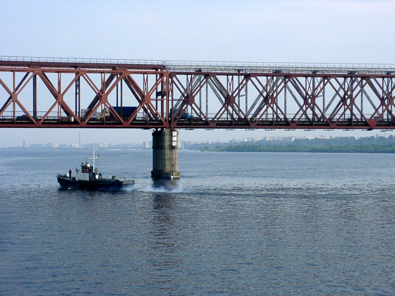 Pont de Tcherkassy sur le Dnepr en Ukraine 