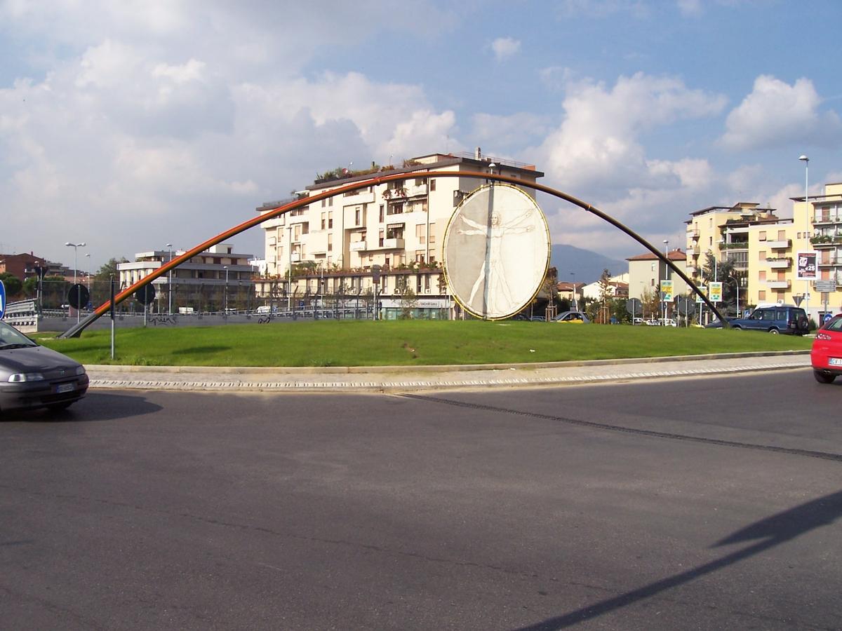 Sculpture en honeur de Leonard de Vinci à Prato, Toscane (Italie) 