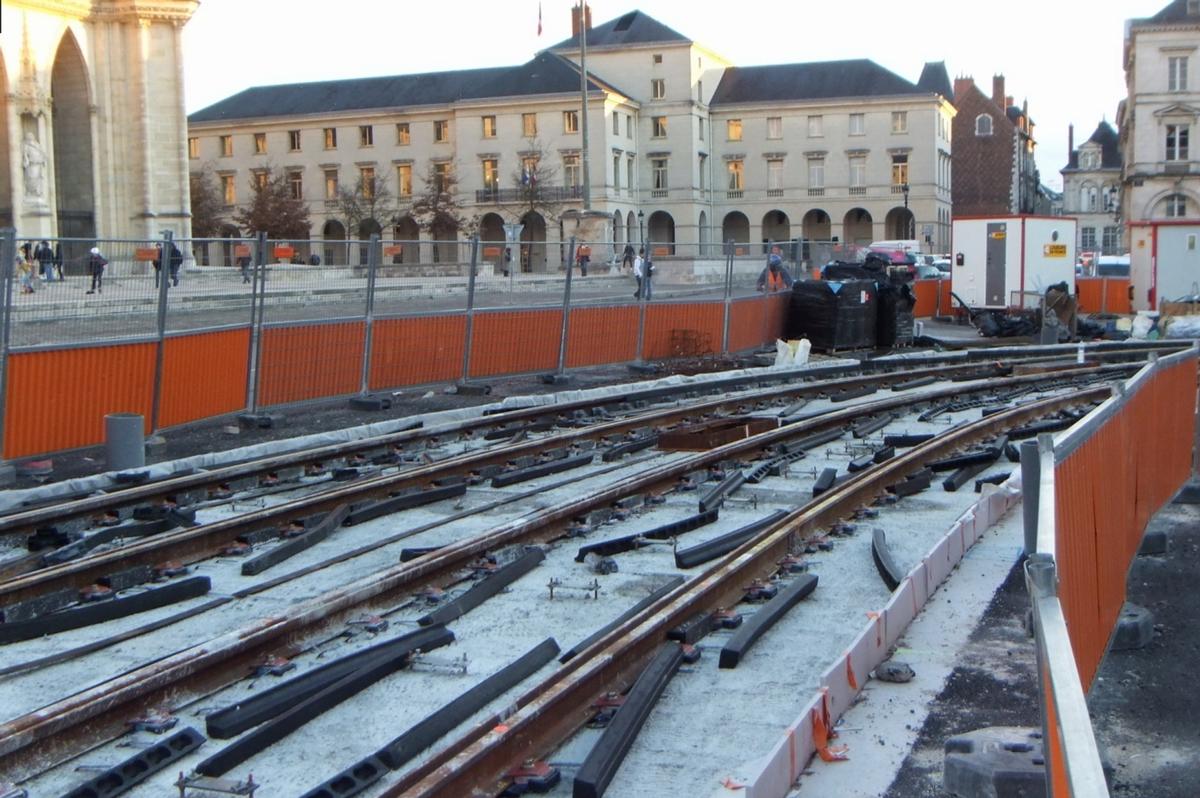 Orléans : Cathédrale et ligne de tram n°2 en construction 