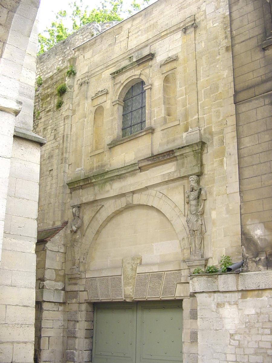 Vestiges de l'aqueduc romain «d'Arcueil» et portail Renaissance du Château des Arcs (à Cachan) 